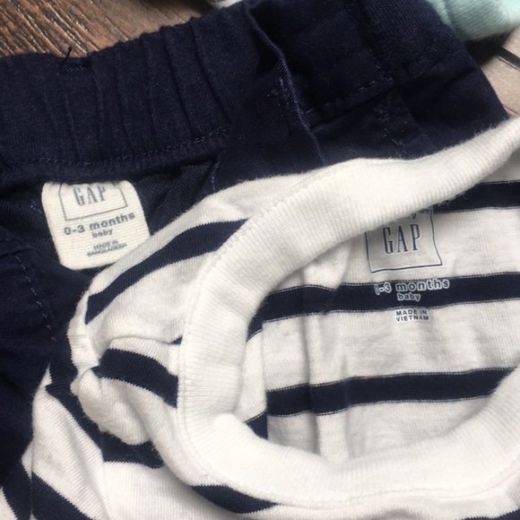 EUC or brand new worn baby boy bundle. 0-3 month - Picture 3 of 6